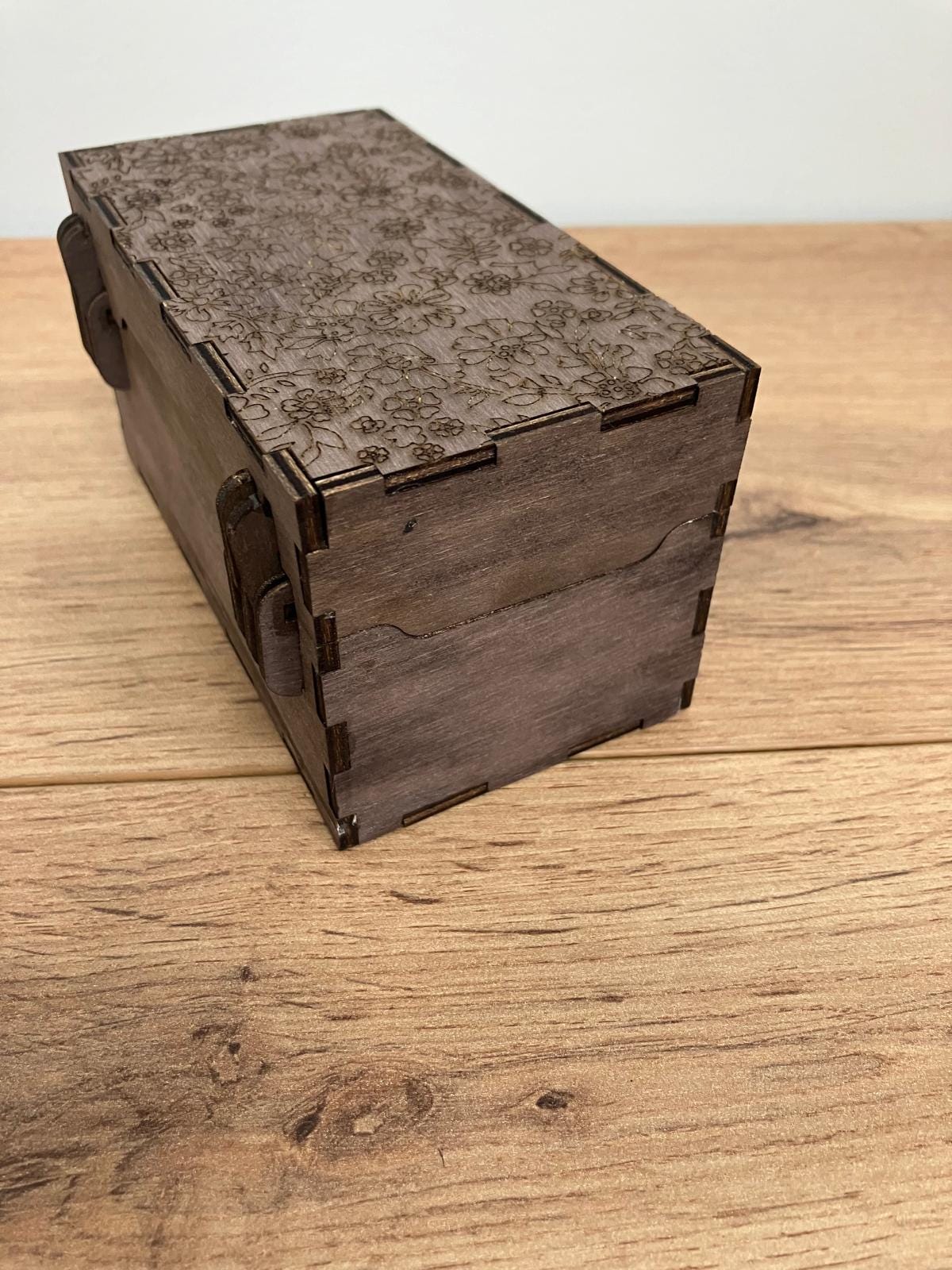 Little Wooden Box with integrated wooden hinge