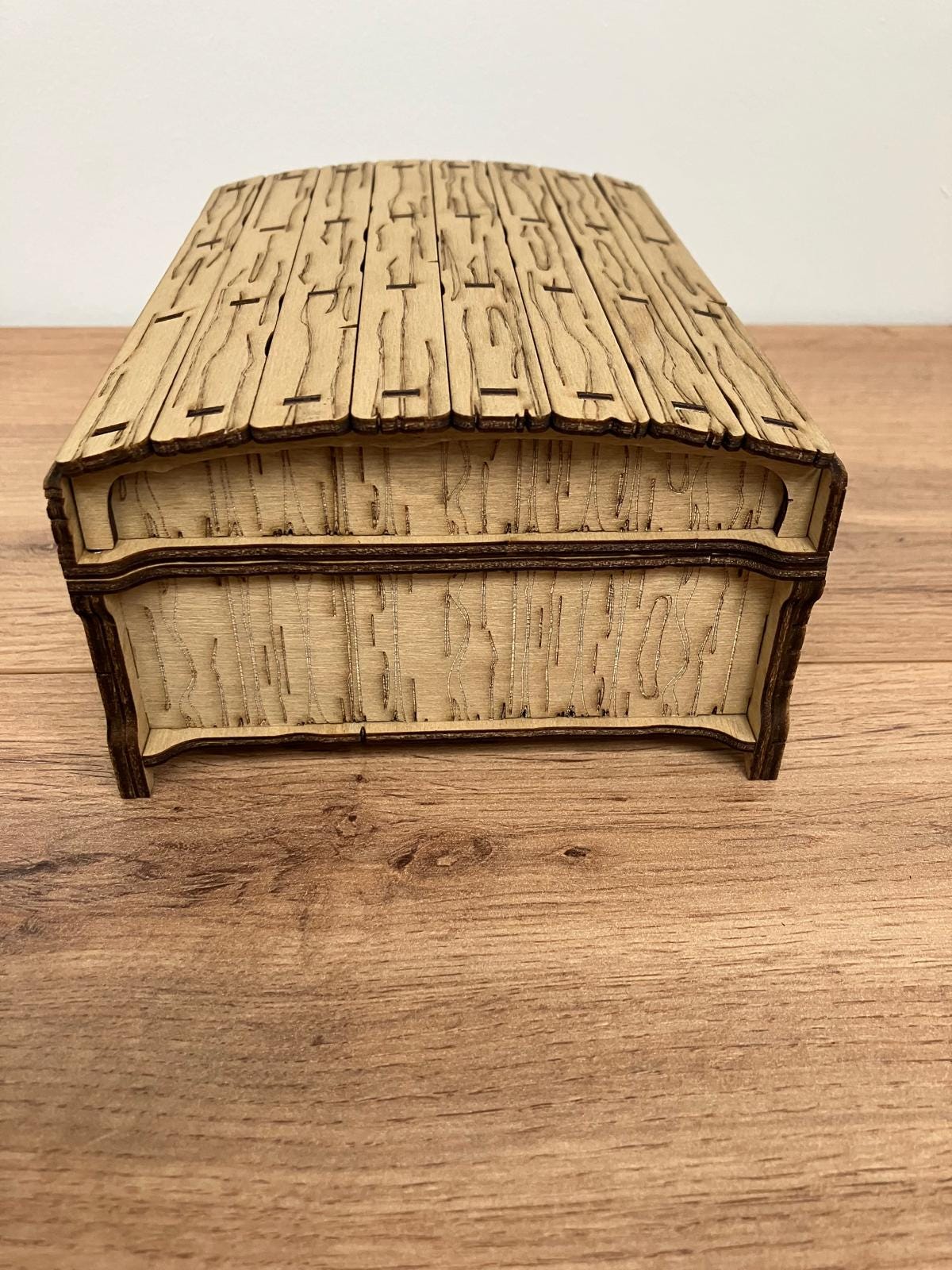 Wooden Chest Box with integrated hinge