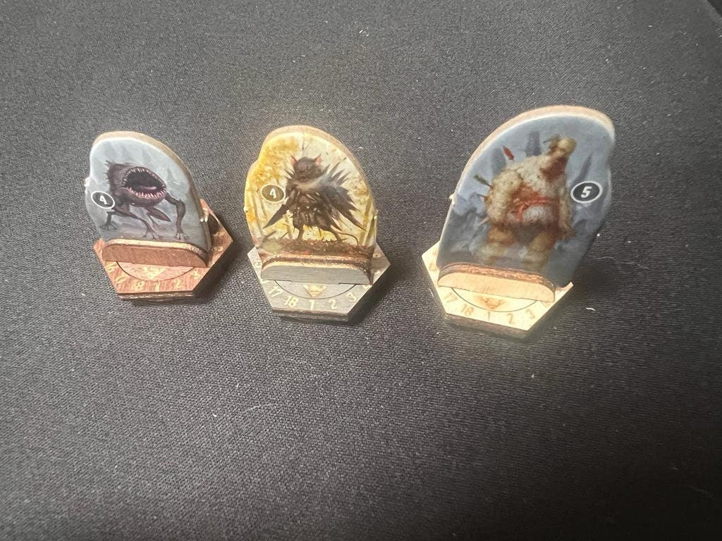 Gloomhaven - Frosthaven - Jaws of the Lion Monster Stand with health dial