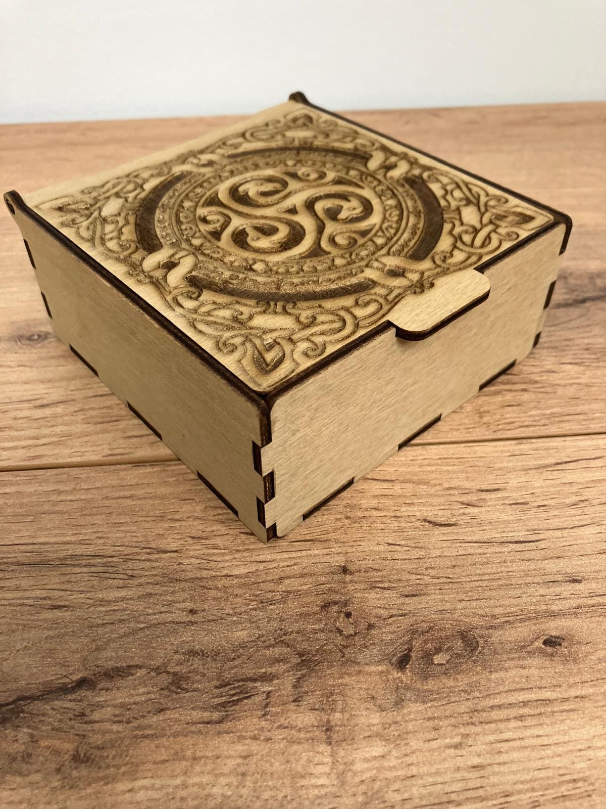 Little Wooden Box with integrated wooden hinge