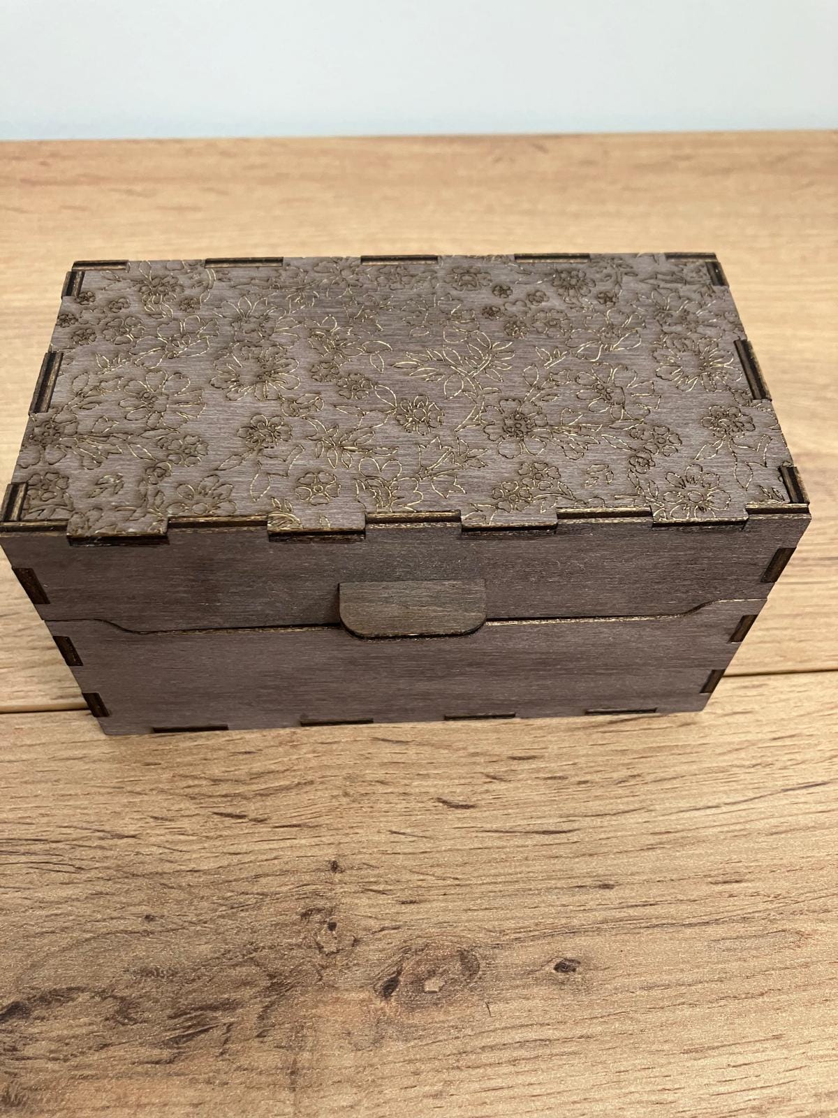 Little Wooden Box with integrated wooden hinge