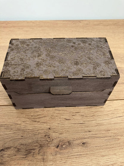 Little Wooden Box with integrated wooden hinge
