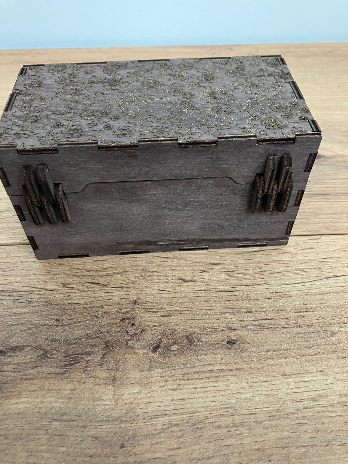 Little Wooden Box with integrated wooden hinge