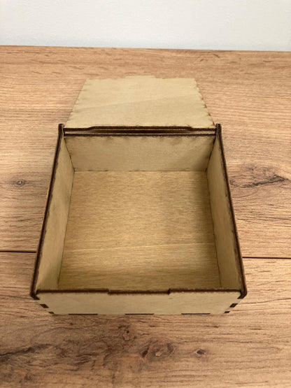 Little Wooden Box with integrated wooden hinge