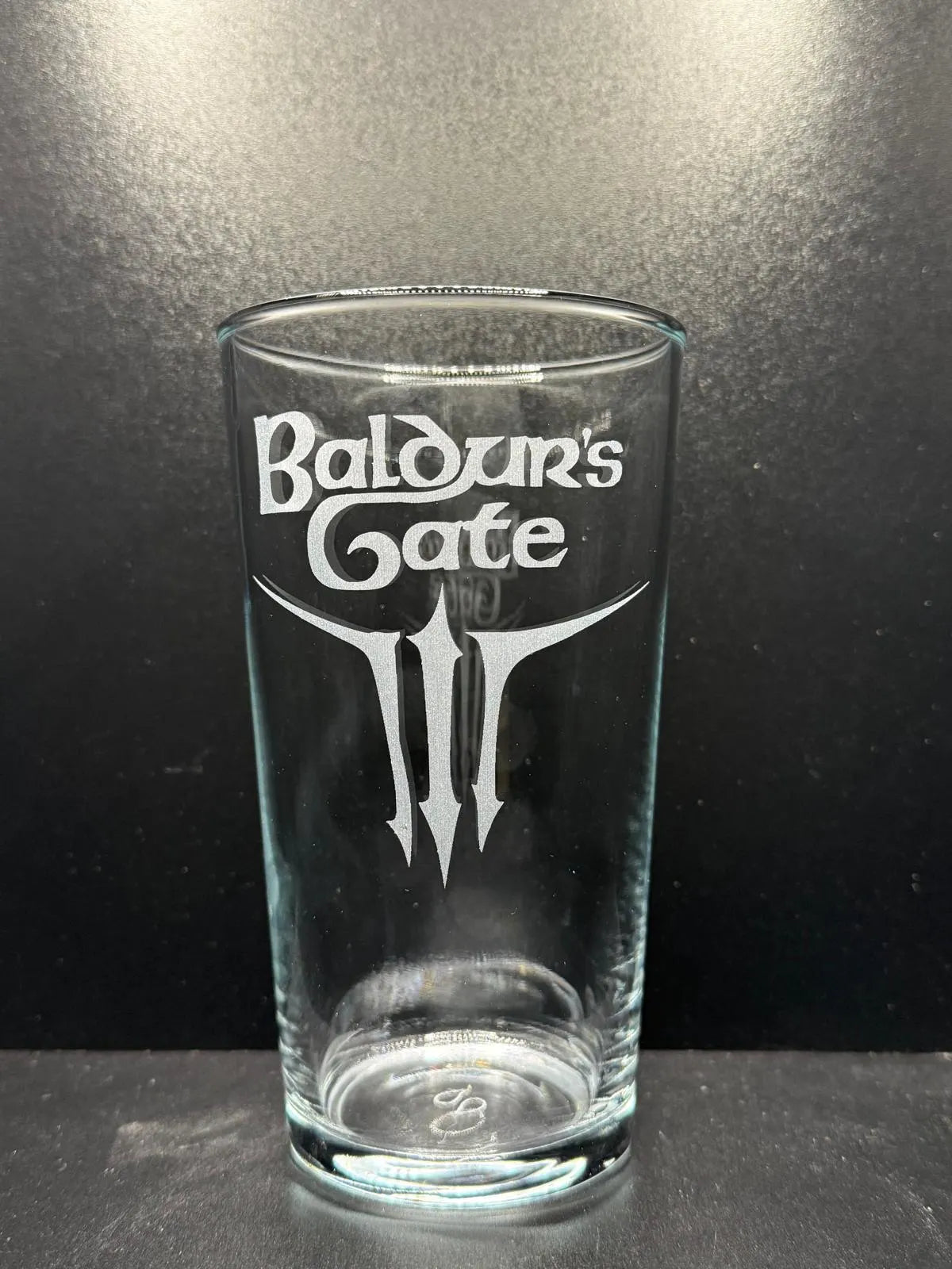 Baldurs Gate 3 - Engraved Pint Glass