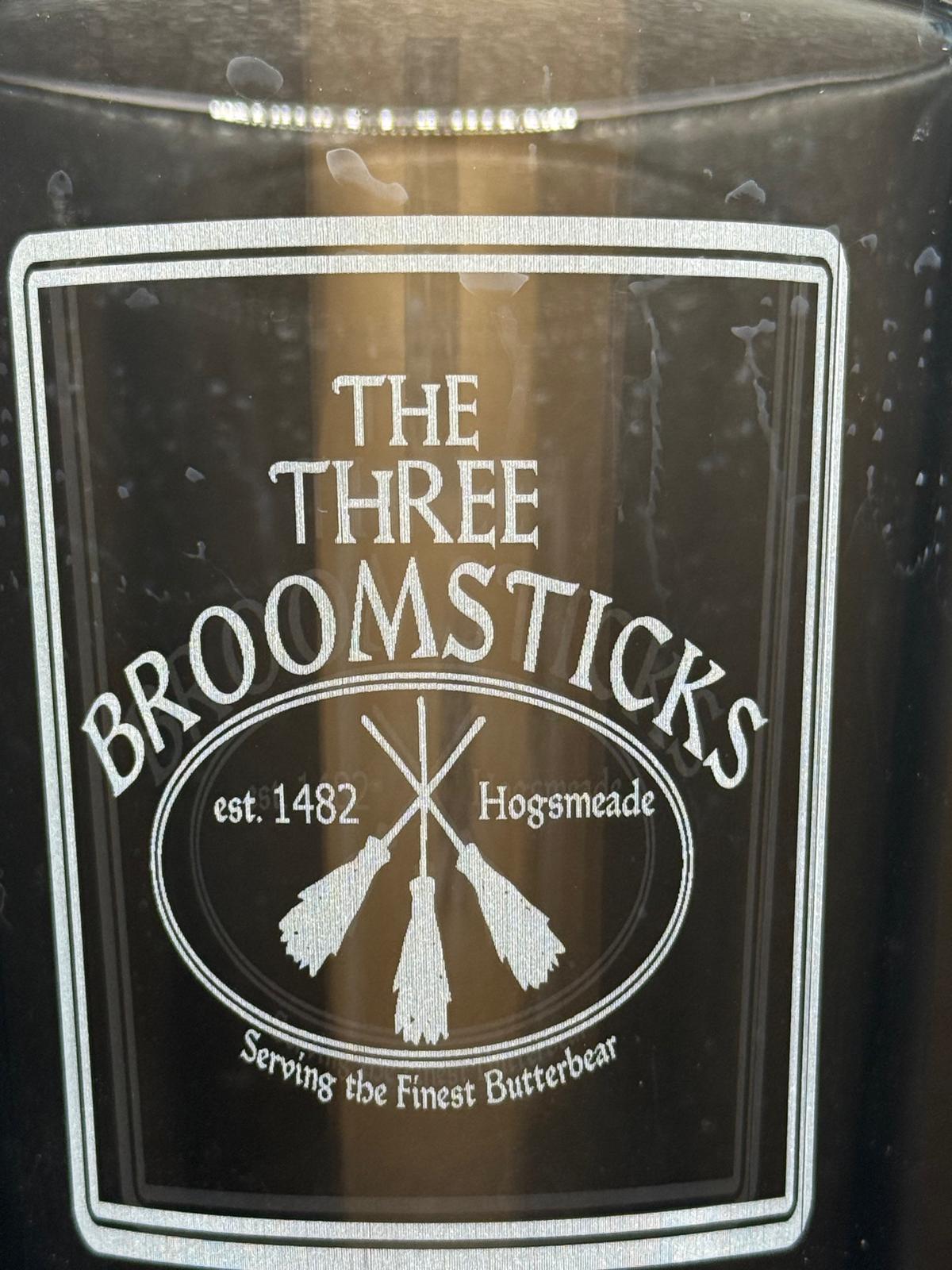 The Three Broomsticks - Pub Sign - Harry Potter - Engraved Pint Glass - Presentation Box