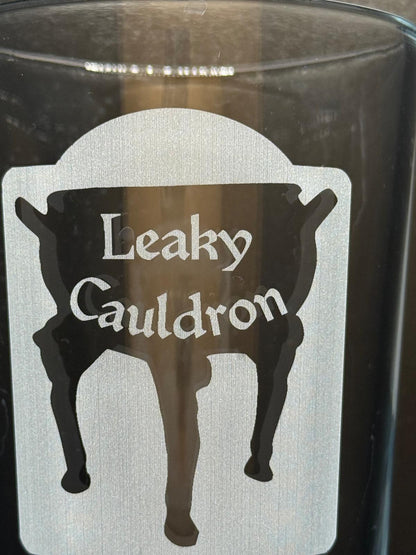 Leaky Cauldron - Pub Sign - Harry Potter - Engraved Pint Glass - Presentation Box