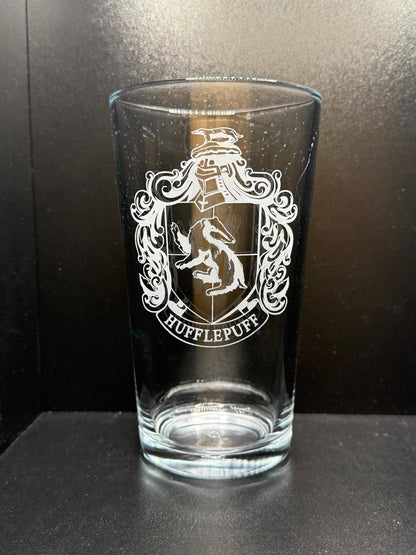 Hufflepuff Shield - Harry Potter - Engraved Pint Glass - Presentation Box