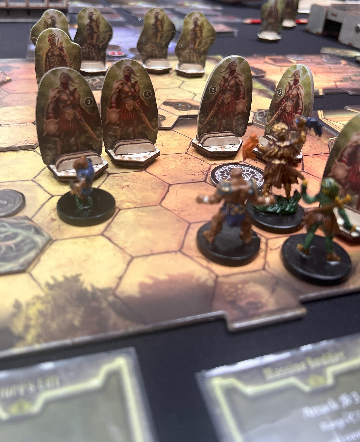 Gloomhaven - Frosthaven - Jaws of the Lion Monster Stand with health dial
