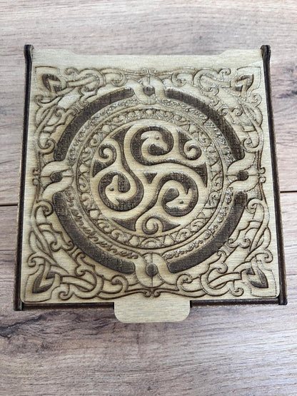 Little Wooden Box with integrated wooden hinge