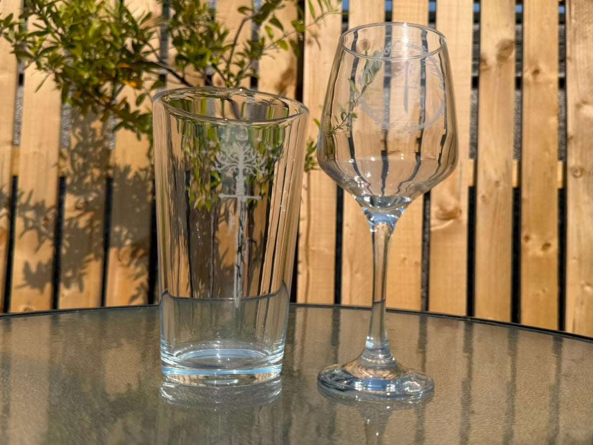 Anduril Sword Engraved Pint Glass, another view