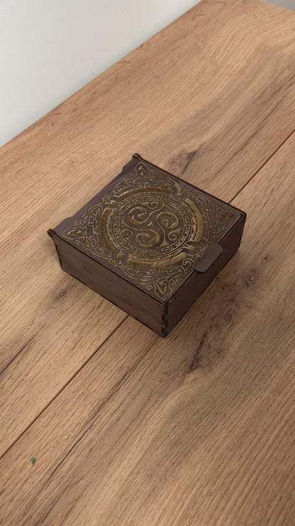 Little Wooden Box with integrated wooden hinge